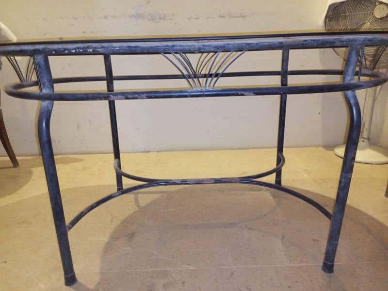 DINING TABLE 4