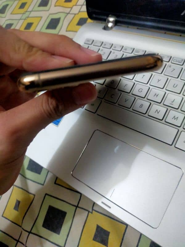 iphone 11 pro max 4