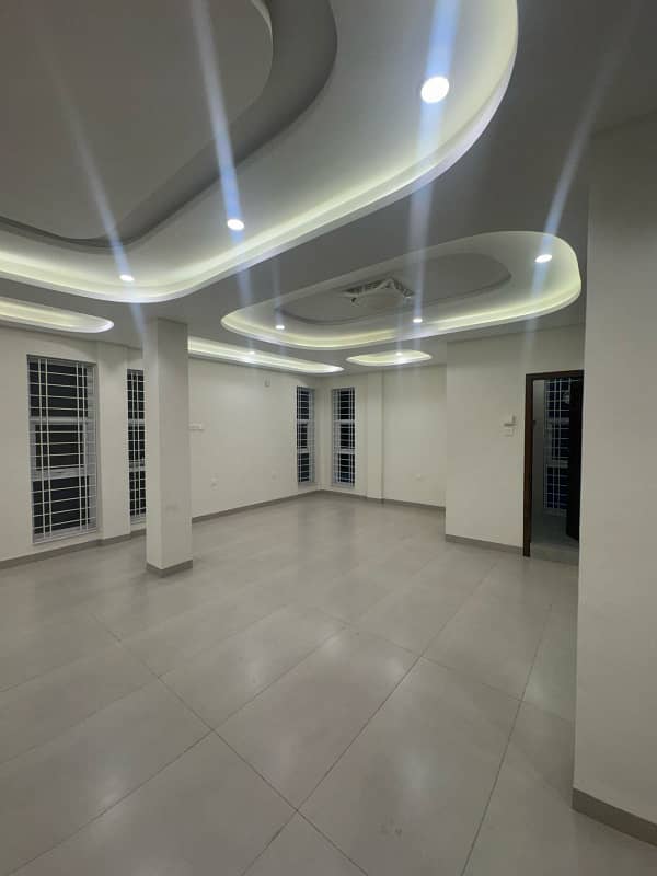 brand new building available for rent 0