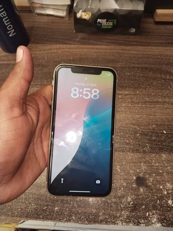 IPhone 11 all ok LL model koi problem Nahi Hai Bilkul new fresh 0