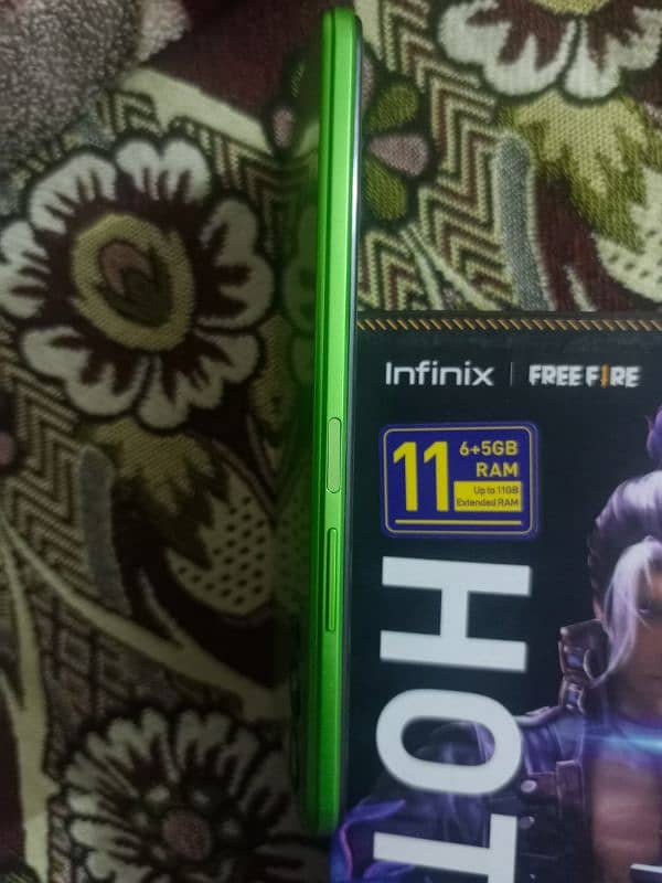 Infinix hot 12 with box 7