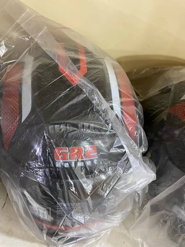 HELMET AVAILABLE DELIVERY ALL OVER KARACHI 4
