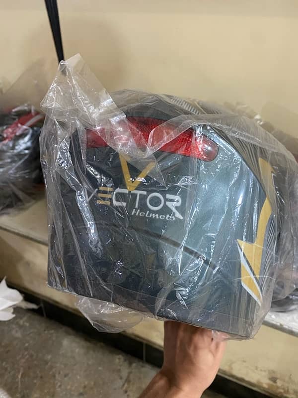 HELMET AVAILABLE DELIVERY ALL OVER KARACHI 5