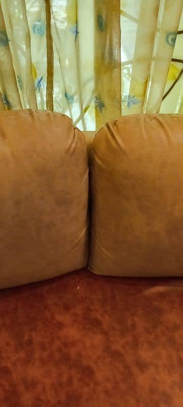 well maintained sofa (slightly used) 6