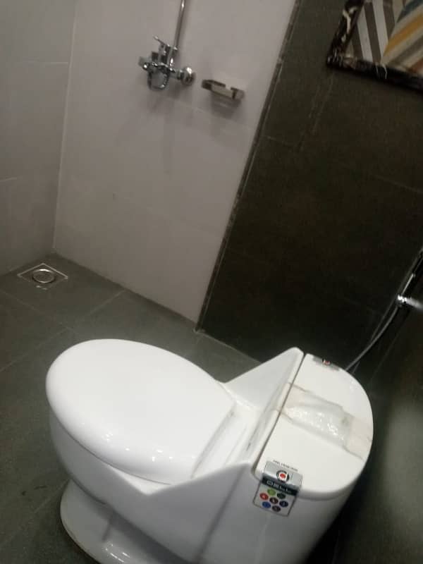 5 MARLA HOUSE AVAILABLE FOR SALE IN JUBILEE TOWN BLOCK E 18