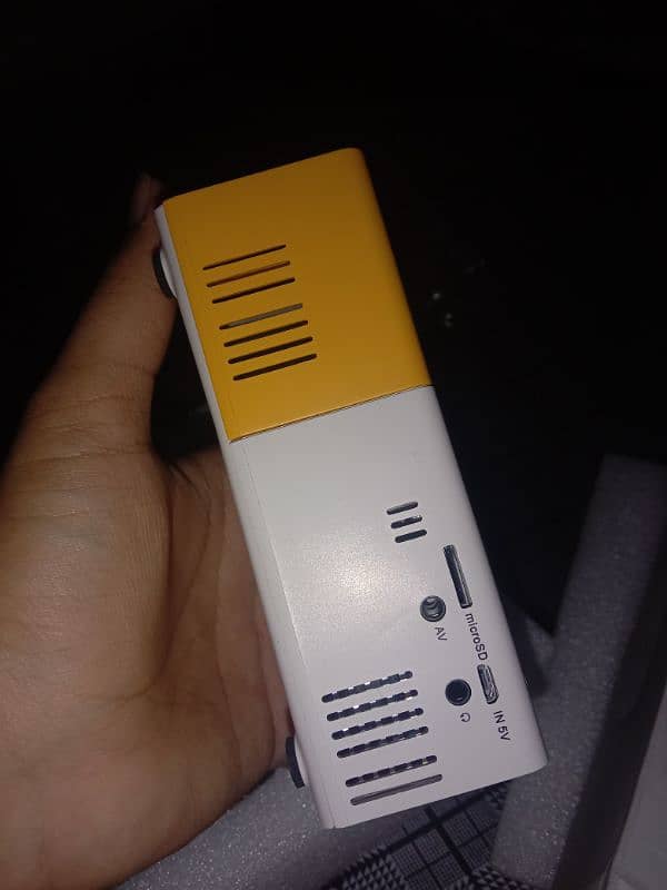 projector 10 by 10 all ok for sale exchange posible with any thing 5