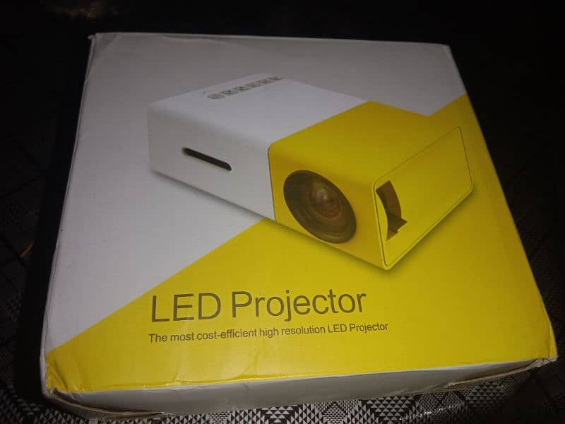 projector 10 by 10 all ok for sale exchange posible with any thing 9