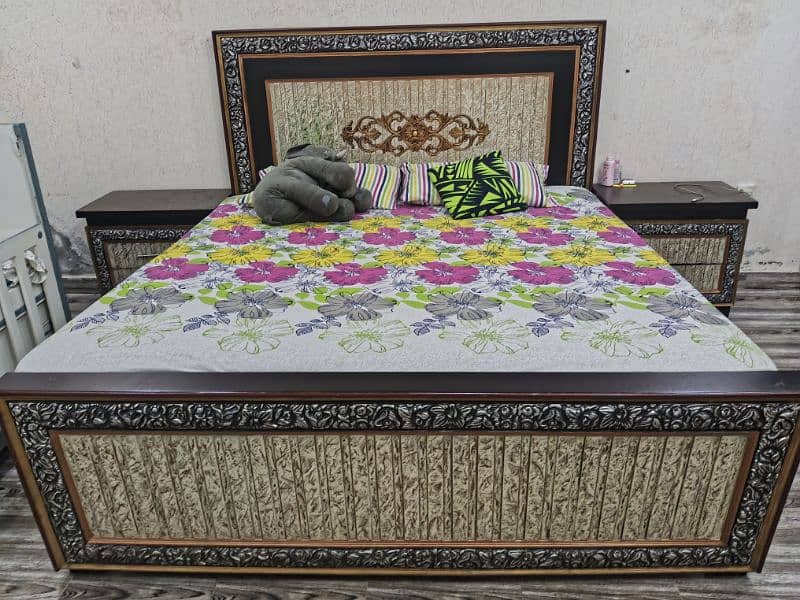 bed with side tables for urgent sale 0