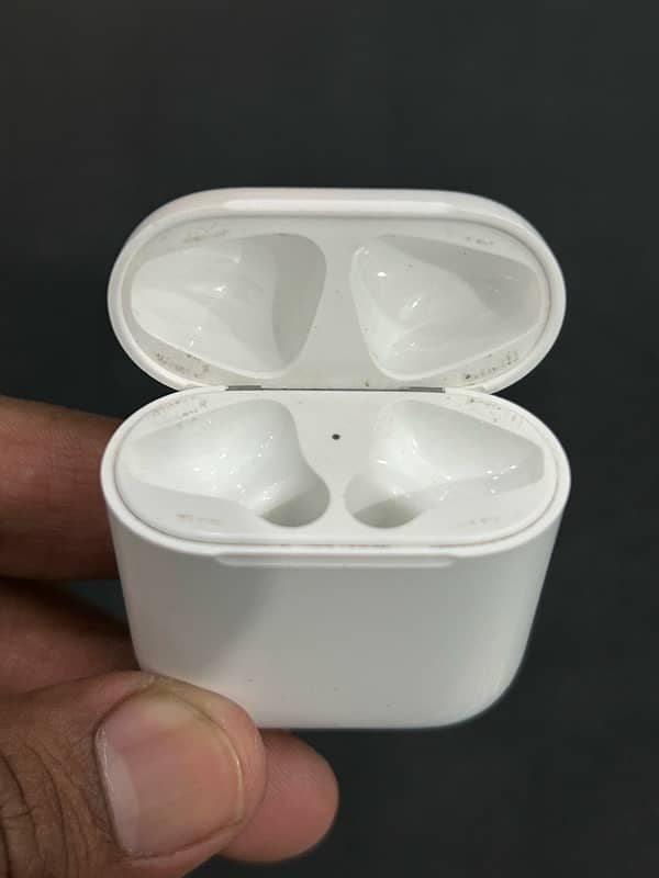 Apple AirPods (2nd Generation) Charging Case – Original 1