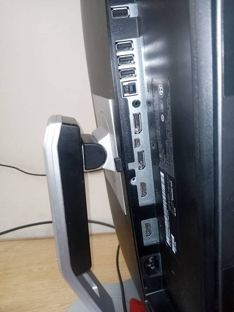 Dell 24 inch boderless lcd 1920x1200 ultrasharp series 3