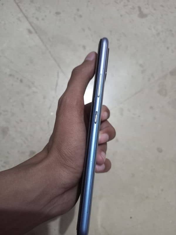 infinix hot 10 4/64 with box  one hand use 1