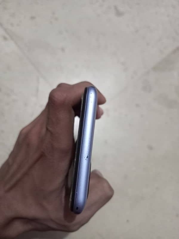 infinix hot 10 4/64 with box  one hand use 2