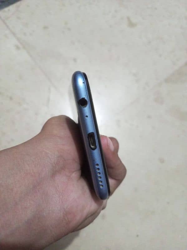 infinix hot 10 4/64 with box  one hand use 4