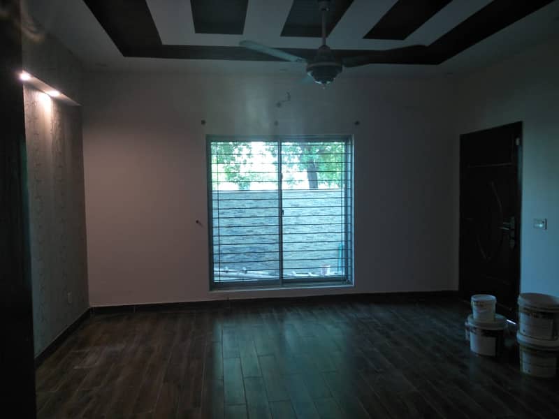 10 MARLA BEAUTIFUL OWNER BUILD HOUSE FOR RANT PRIME LOCATION SHAHEEN BLOCK BAHRIA TOWN 14