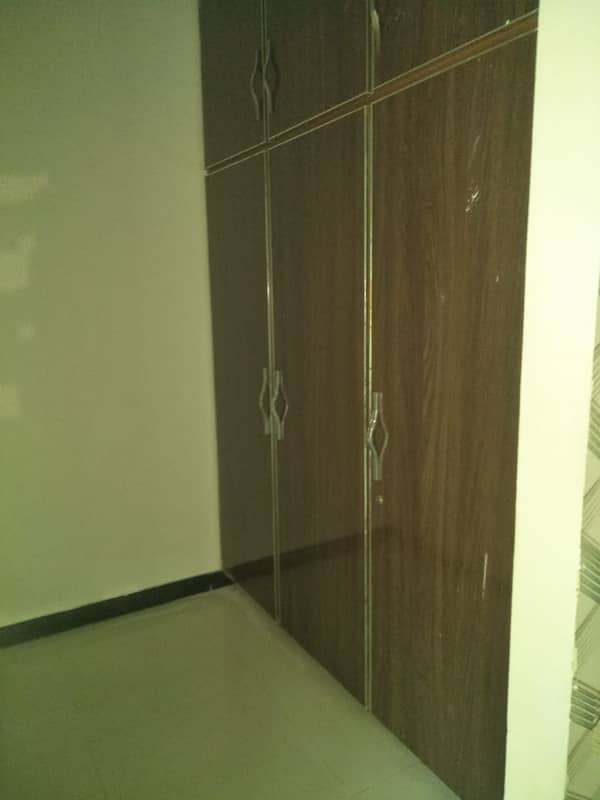 10 MARLA BEAUTIFUL OWNER BUILD HOUSE FOR RANT PRIME LOCATION SHAHEEN BLOCK BAHRIA TOWN 15