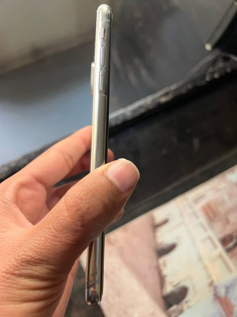 Apple iPhone XS Max 1