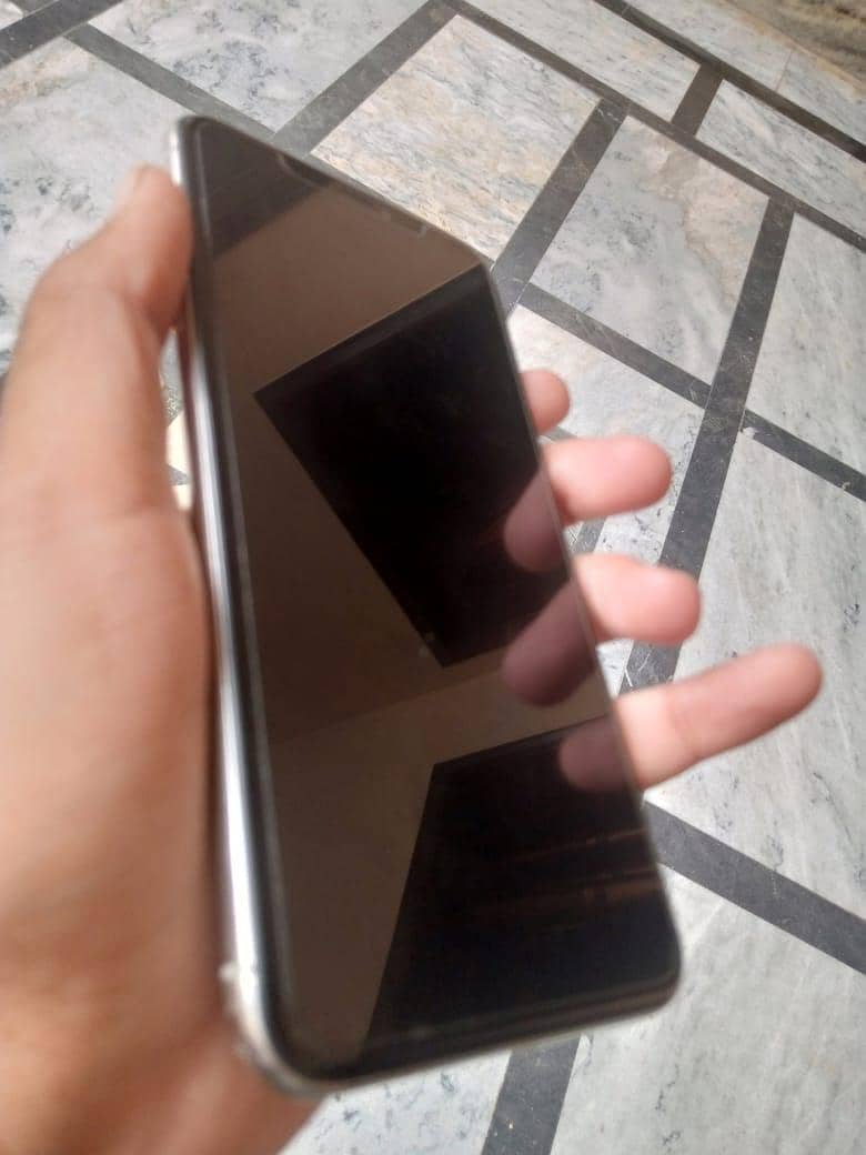 Apple iPhone XS Max 2
