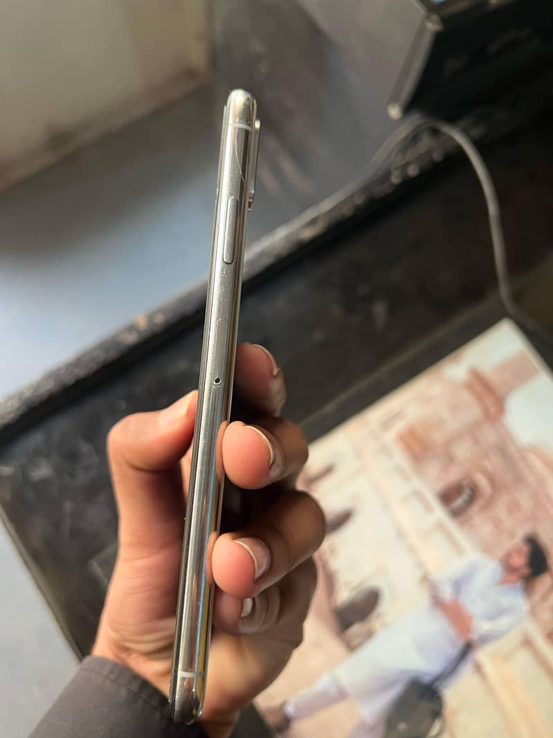 Apple iPhone XS Max 3