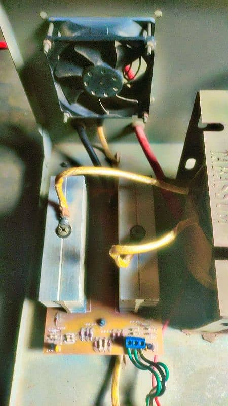 UPS 1000 WATTS 4