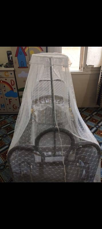 Kids caddler swing and wheeler cot. 3 in 1 2