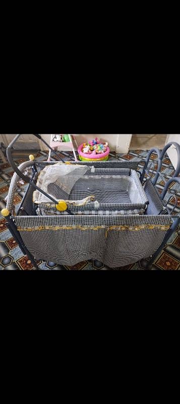 Kids caddler swing and wheeler cot. 3 in 1 4