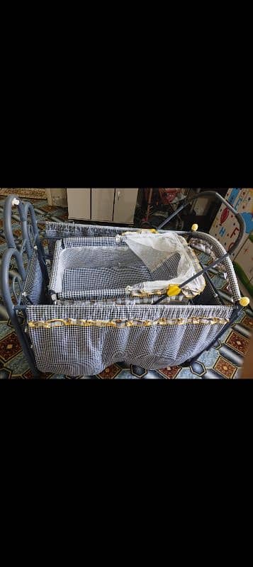 Kids caddler swing and wheeler cot. 3 in 1 5