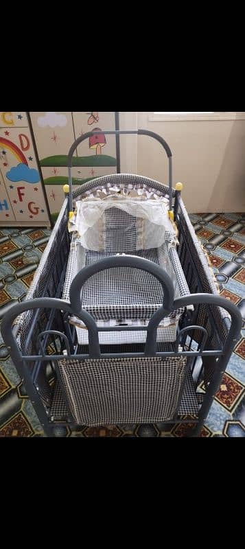 Kids caddler swing and wheeler cot. 3 in 1 6
