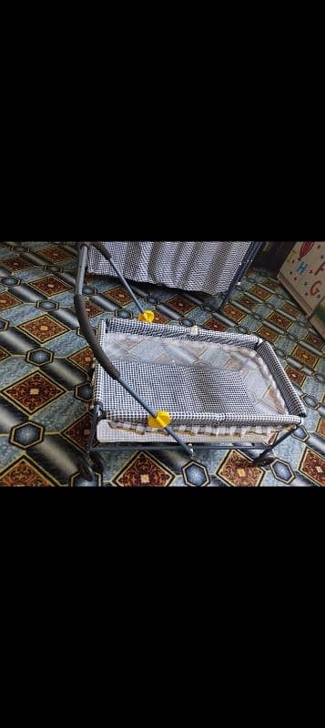 Kids caddler swing and wheeler cot. 3 in 1 9