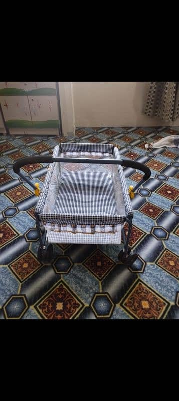 Kids caddler swing and wheeler cot. 3 in 1 10