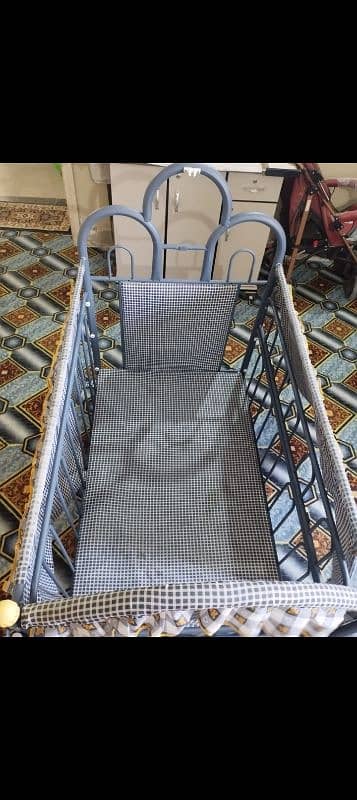 Kids caddler swing and wheeler cot. 3 in 1 13