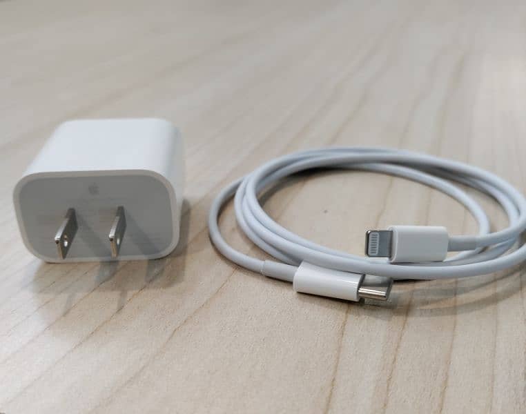 iPhone 14 pro max 20w charger with type c to lighting 3