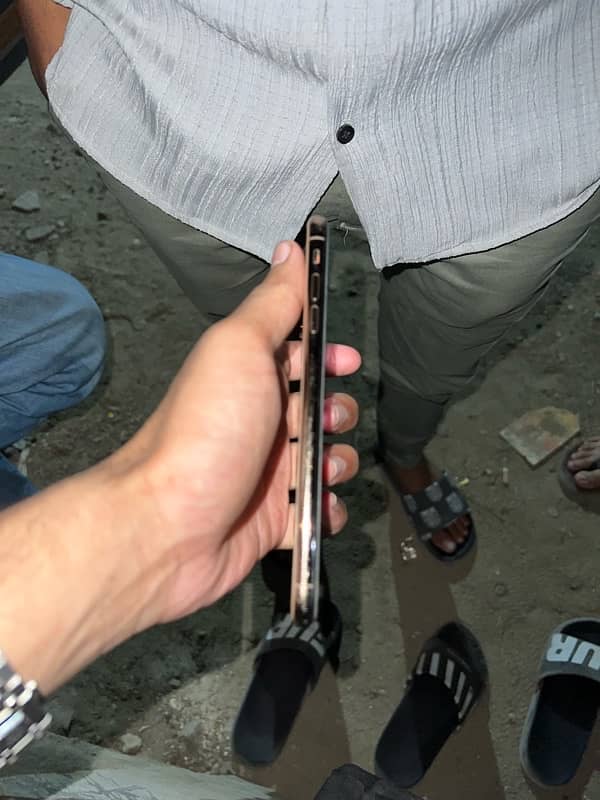 iphone xs max pta approved 4