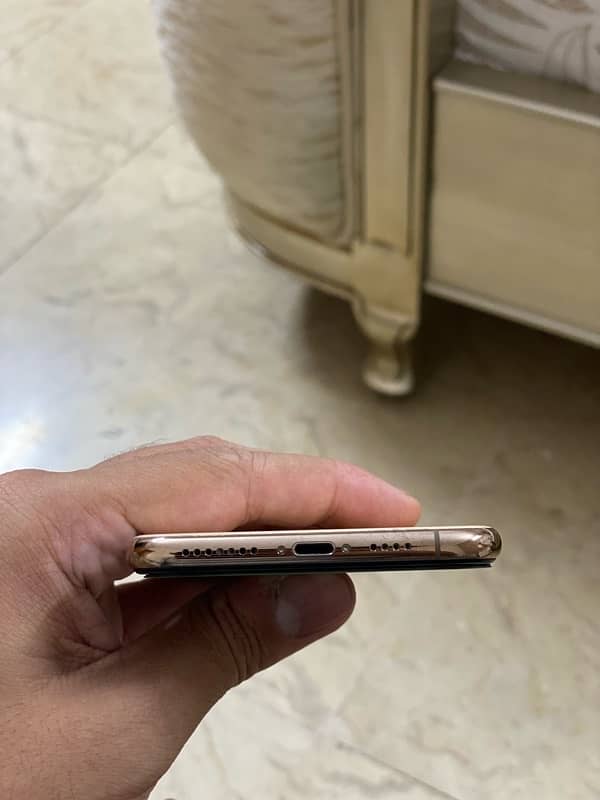 iPhone Xs Max 3