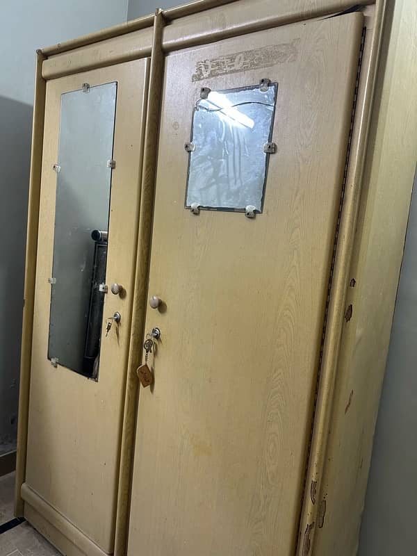 Almari, home used decent condition, mazboot 0