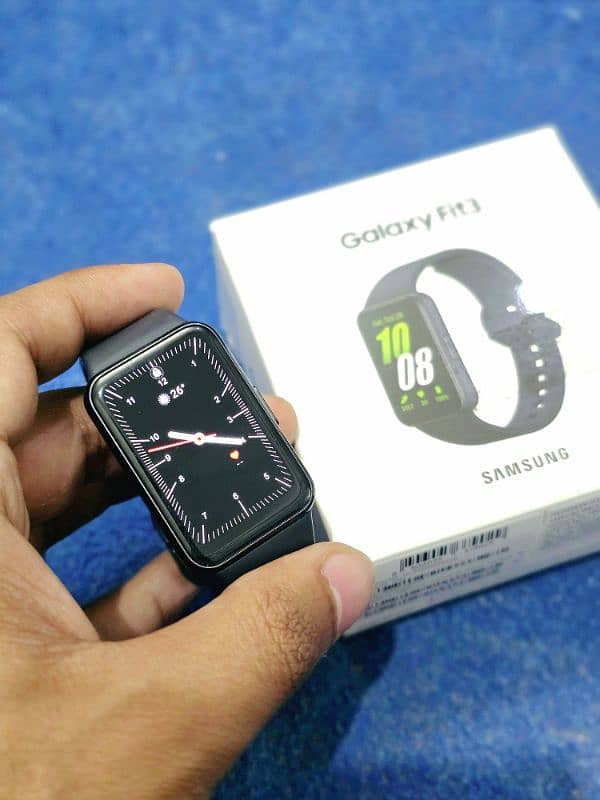 Samsung Galaxy Fit 3 With 2 Extra Straps and Protectors 0