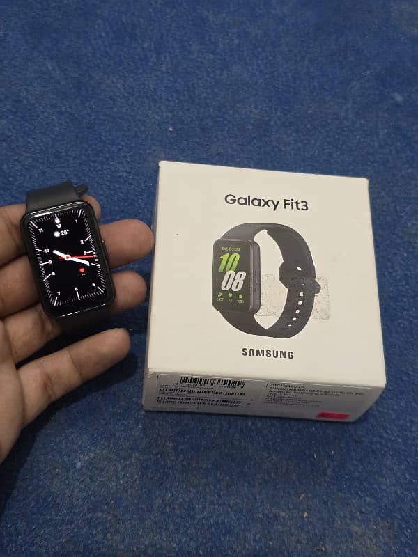 Samsung Galaxy Fit 3 With 2 Extra Straps and Protectors 1
