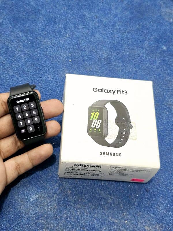 Samsung Galaxy Fit 3 With 2 Extra Straps and Protectors 2