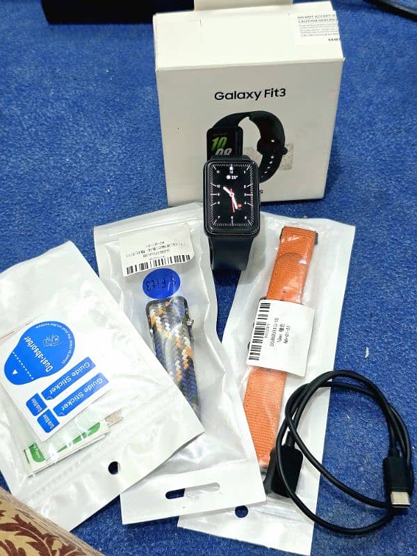 Samsung Galaxy Fit 3 With 2 Extra Straps and Protectors 3