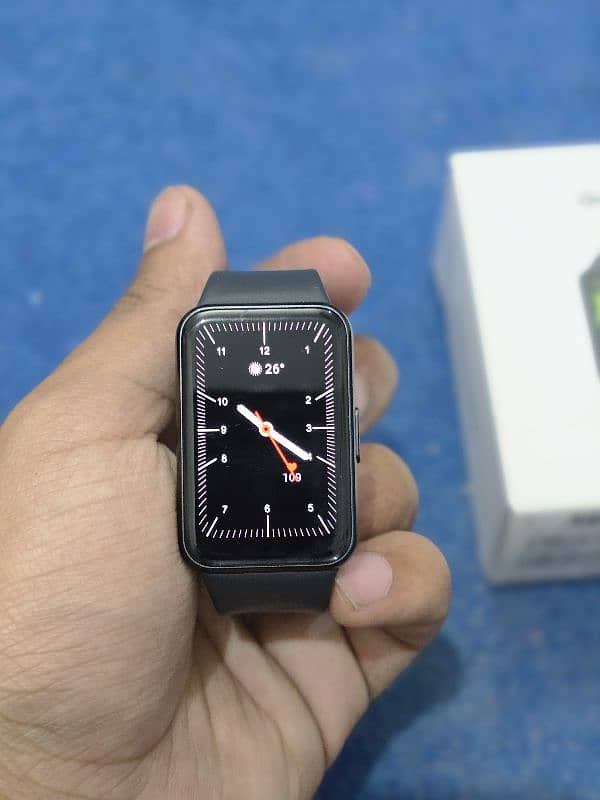 Samsung Galaxy Fit 3 With 2 Extra Straps and Protectors 4