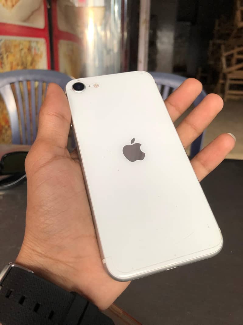 iPhone SE 2020 Non PTA Contact 03452608822 1