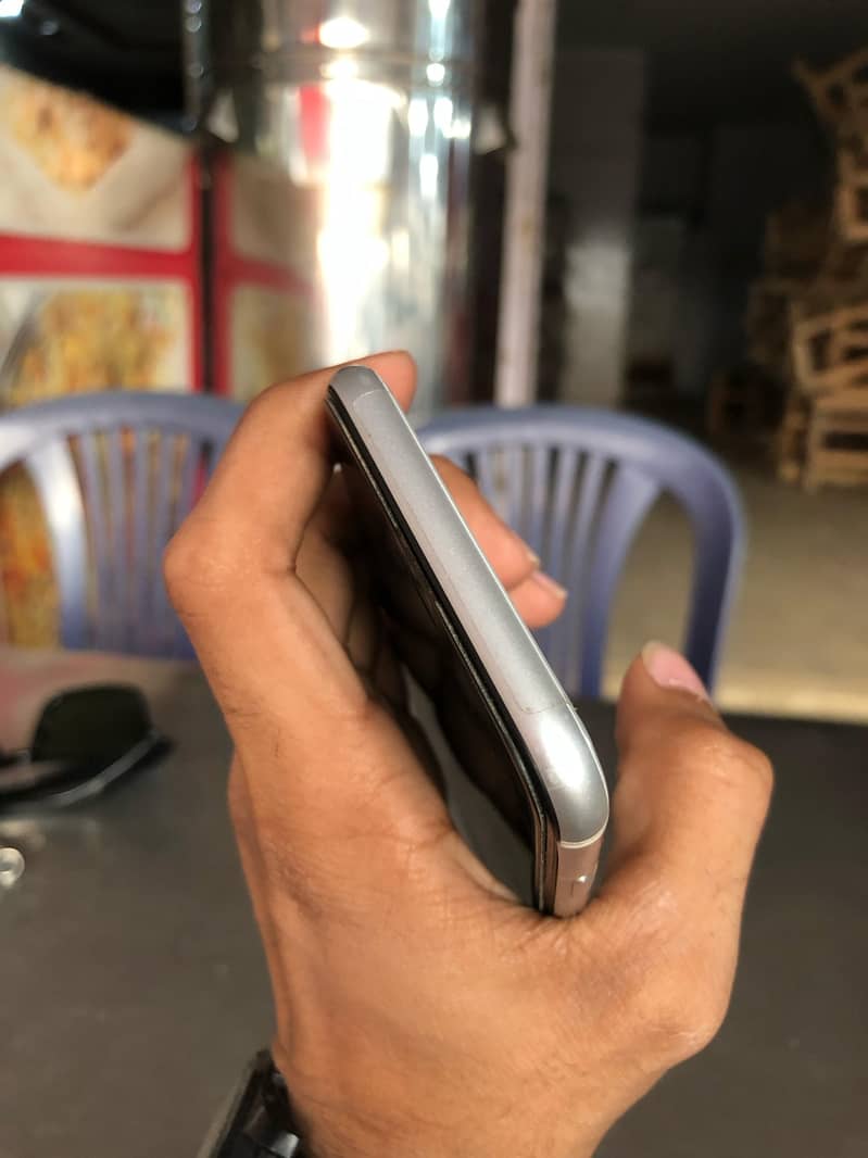 iPhone SE 2020 Non PTA Contact 03452608822 5