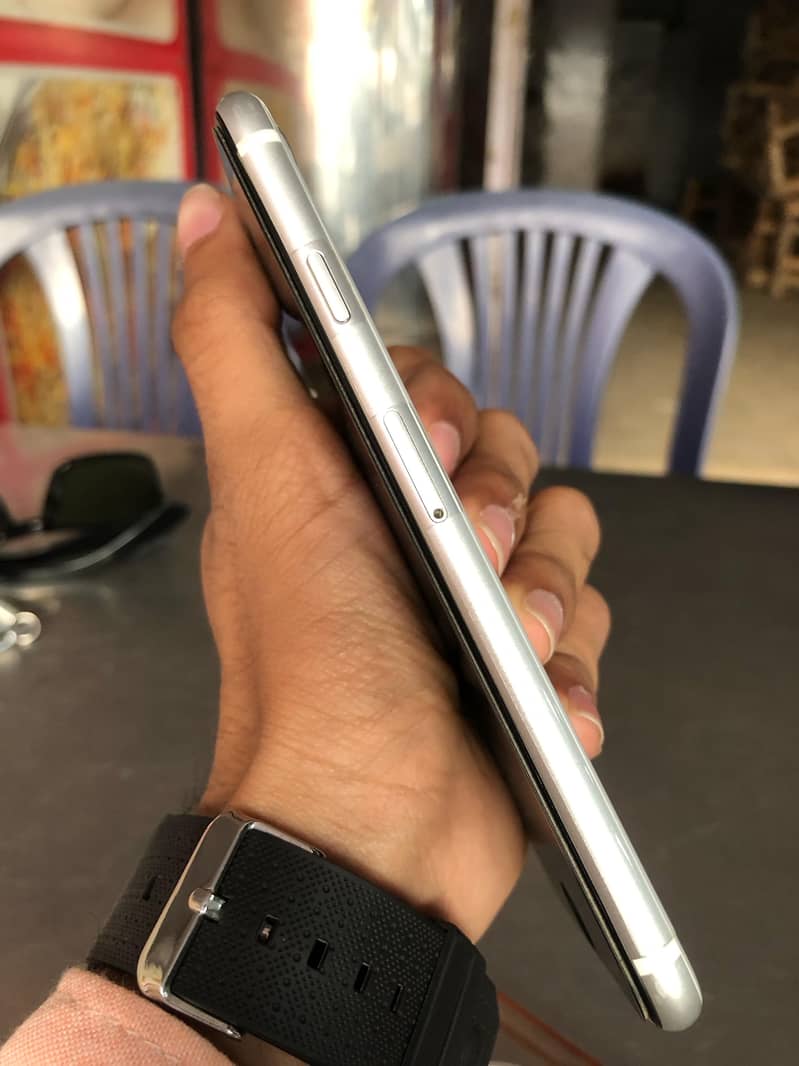iPhone SE 2020 Non PTA Contact 03452608822 7