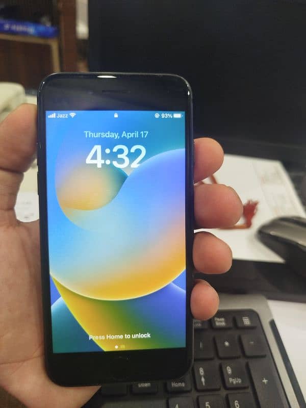 iphone 8 for sale 10/10 condition 0
