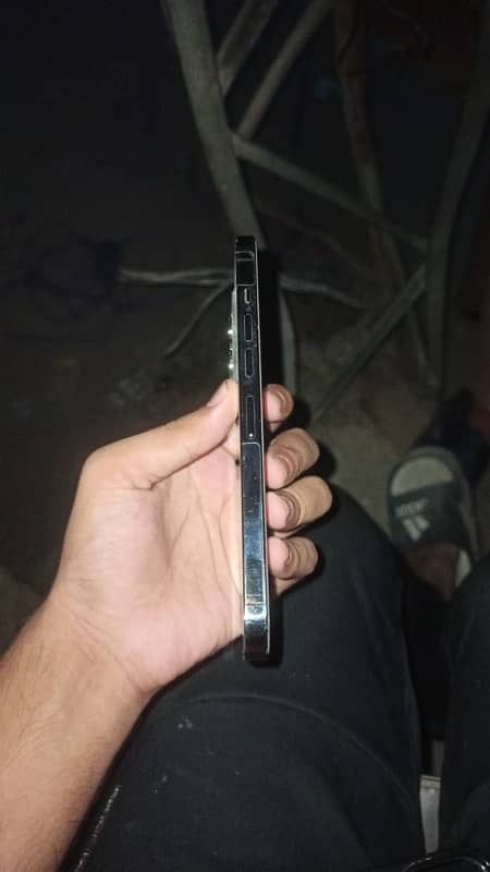 apple phone 13 pro Max 4