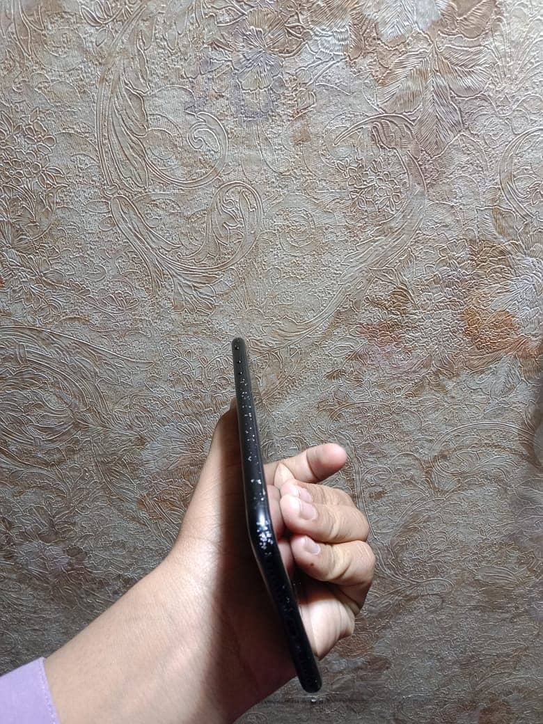 iphoon7pluss condition 10/8 finger 32gp  wthsapp number 03261198288 1