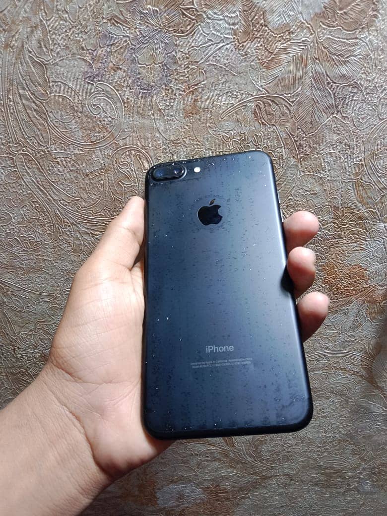 iphoon7pluss condition 10/8 finger 32gp  wthsapp number 03261198288 2
