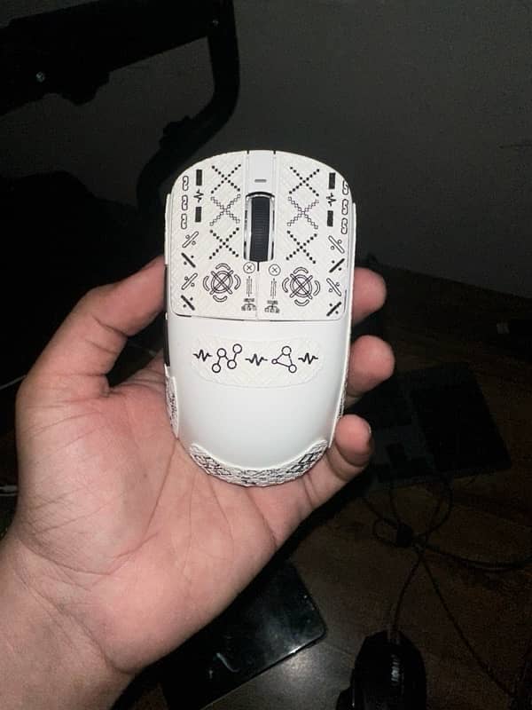 vxe r1 pro wireless gaming mouse 1