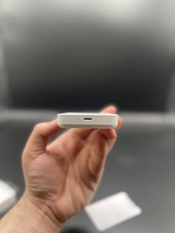 Apple Wireless Charger 20000mah for IOS and Android 3
