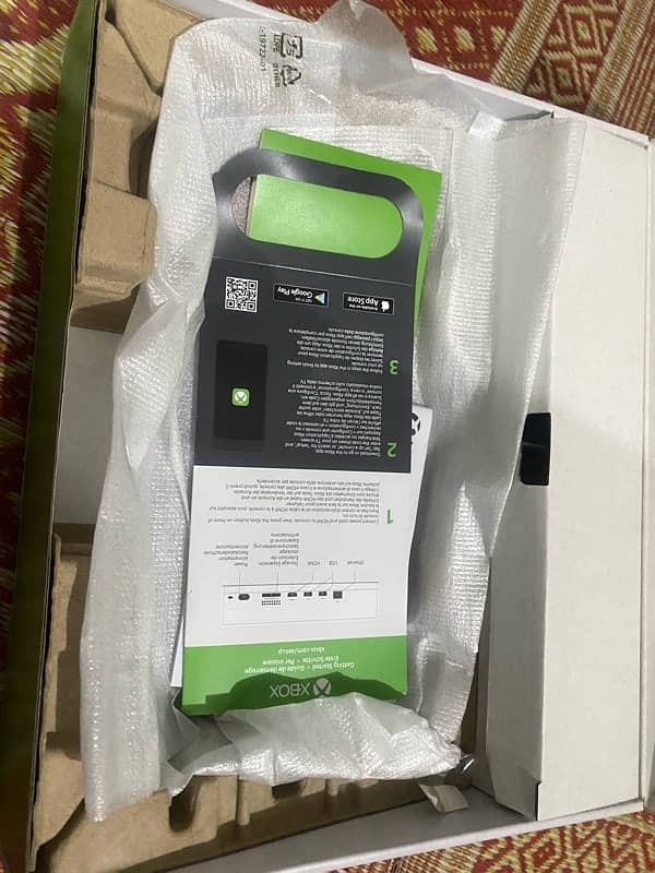 Xbox SeriesS (512GB) box & Original Controller, rechargeable battery 7