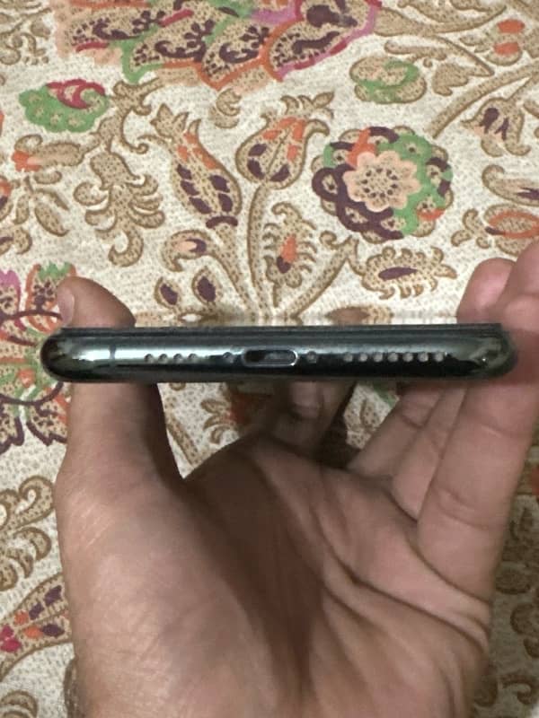 Iphone 11 pro max 4